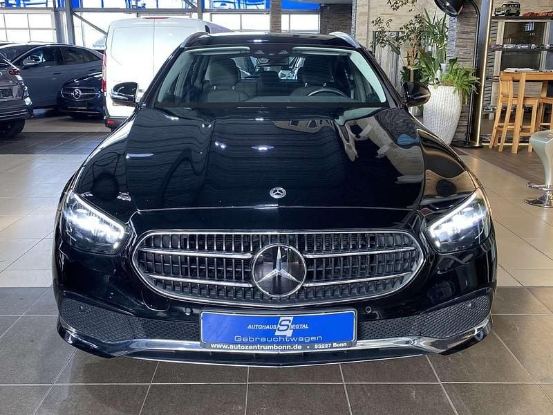 Używany Mercedes E300 258 KM (189 kW) 2021 Czarny Kombi