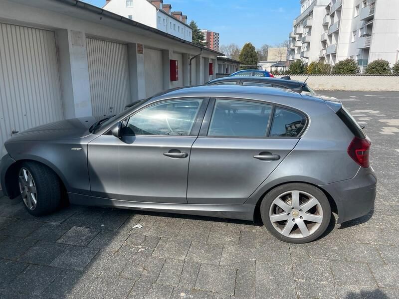 Silber Gebraucht 2011 BMW 118 M Sport Kleinwagen | 3.000 € (Guter Preis) - Bild 1/4