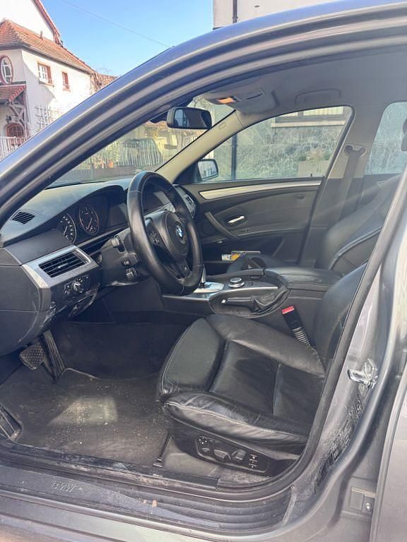 Gebraucht BMW 530 231 PS (169 kW) 2007 Grau Limousine
