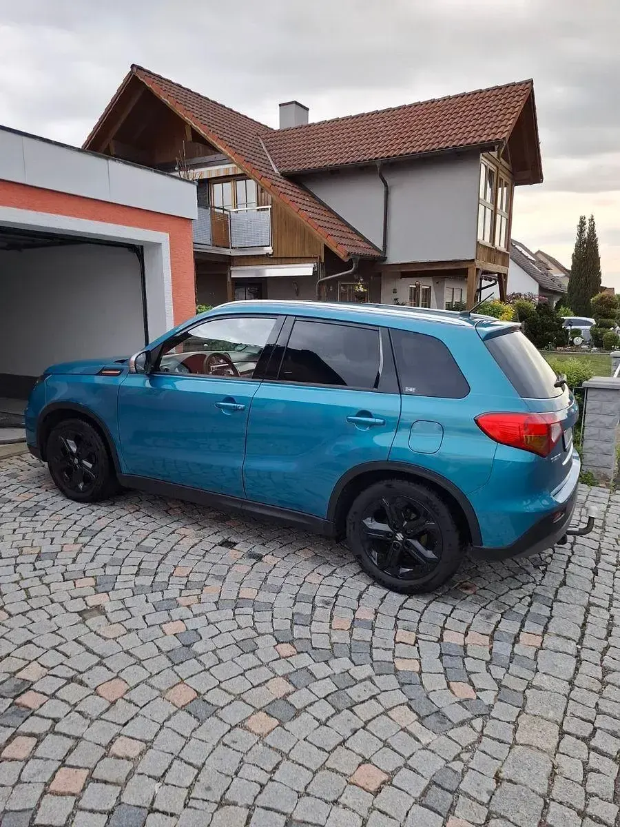Second-hand Suzuki Vitara 140 CP (102 kW) 2017 Albastru SUV
