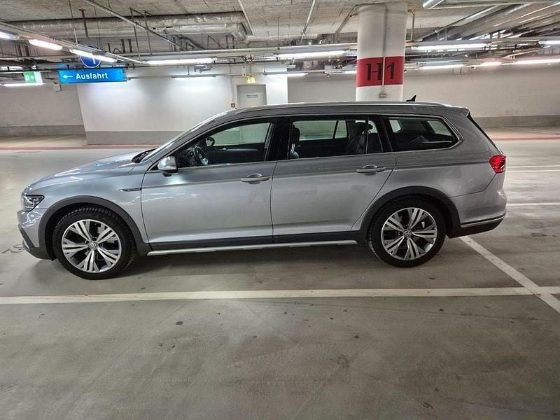 Gebraucht VW Passat Alltrack 200 PS (147 kW) 2021 Grau Kombi