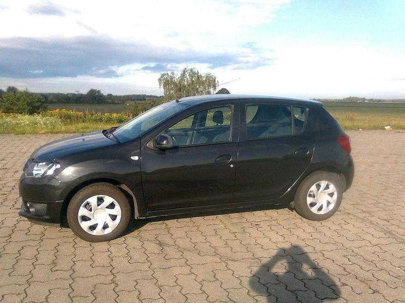 Schwarz Gebraucht 2013 Dacia Sandero Lauréate Kleinwagen | 4.000 € (Superpreis) - Bild 1/4