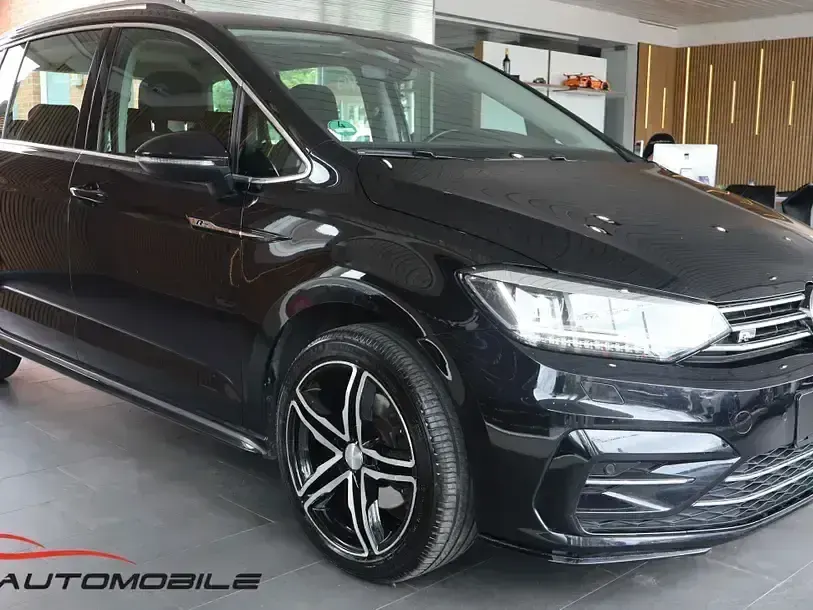 Gebraucht VW Touran Highline 150 PS (110 kW) 2017 Deep black perleffekt Van / Kleinbus