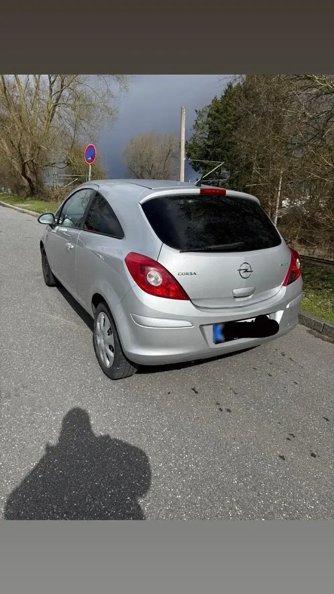 Używany Opel Corsa 70 KM (51 kW) 2010 Srebrny Hatchback