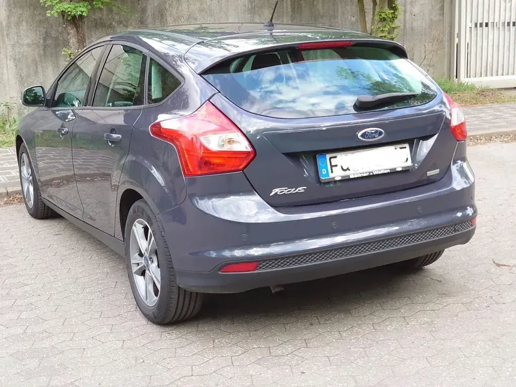Gebraucht Ford Focus Titanium 125 PS (91 kW) 2014 Grau Limousine