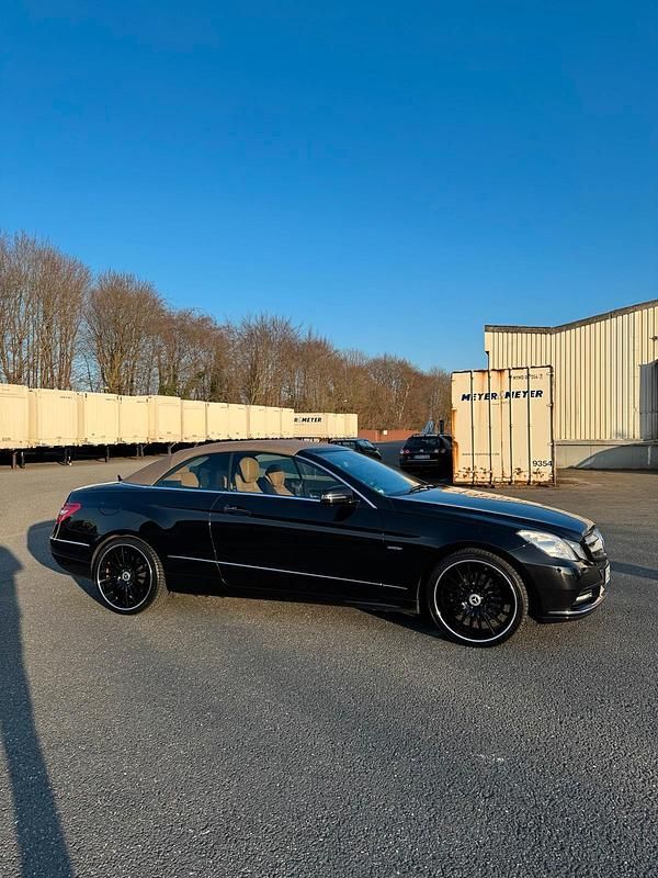 Gebraucht Mercedes E350 265 PS (194 kW) 2012 Schwarz Cabrio
