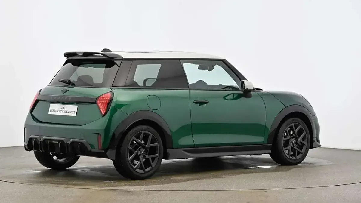 Gebraucht Mini John Cooper Works 156 PS (114 kW) 2024 Grün Kleinwagen