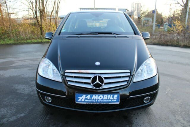 Gebraucht Mercedes A180 109 PS (80 kW) 2010 Schwarz metallic Limousine