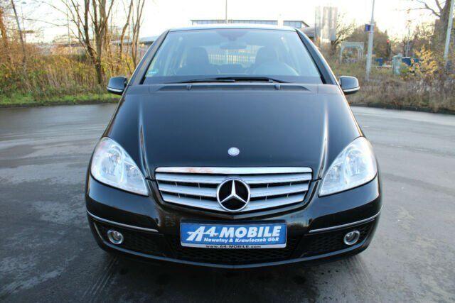 Schwarz metallic Gebraucht 2010 Mercedes A180 Limousine | 5.999 € (Fairer Preis) - Bild 1/4