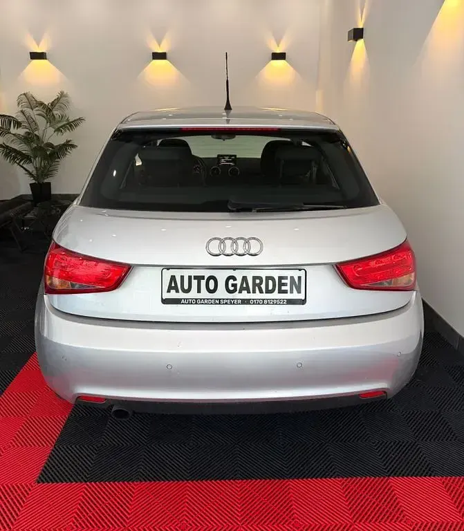 Gebraucht Audi A1 Attraction 86 PS (63 kW) 2012 Silber Kleinwagen