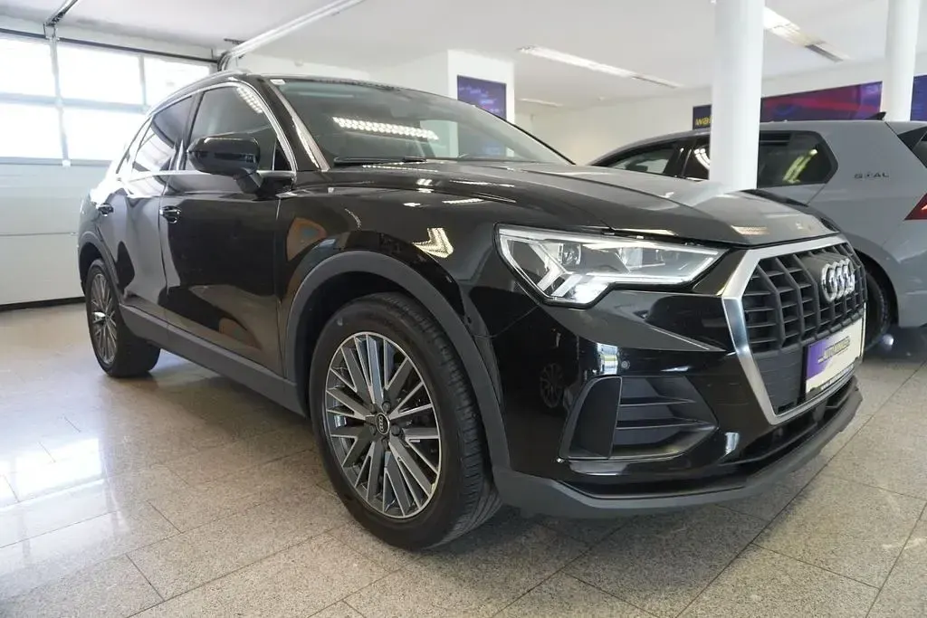 Gebraucht Audi Q3 Basis 150 PS (110 kW) 2022 Schwarz SUV