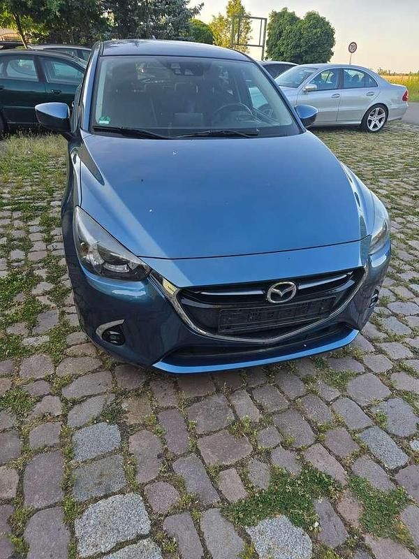 Blau Gebraucht 2016 Mazda 2 Sports-Line Limousine | 9.100 € (Fairer Preis) - Bild 1/4