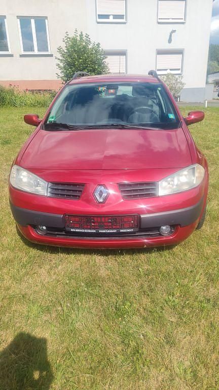 Rot Gebraucht 2004 Renault Mégane II Expression Limousine | 2.950 € - Bild 1/4