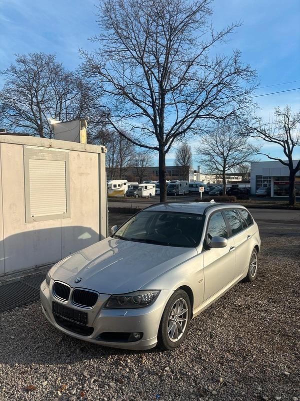 Grau Gebraucht 2011 BMW 320 Kombi | 3.300 € (Superpreis) - Bild 1/4