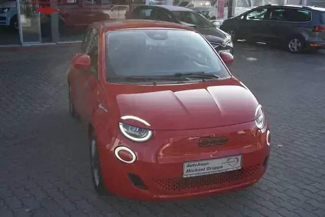 Gebraucht Fiat 500e Red 86 kW (118 PS) 2022 Rot Limousine