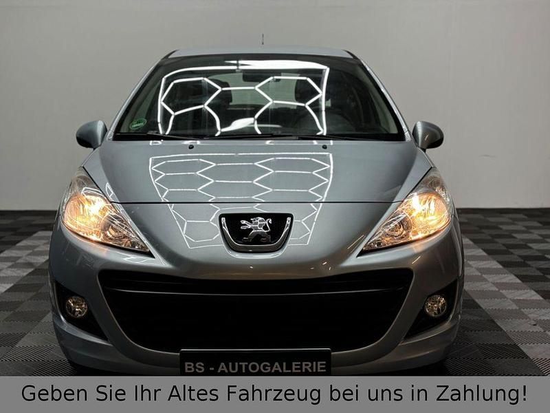 Gebraucht Peugeot 207 73 PS (53 kW) 2010 Silber Kleinwagen
