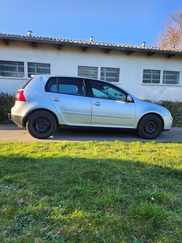 Gebraucht VW Golf V 105 PS (77 kW) 2005 Grau Kleinwagen