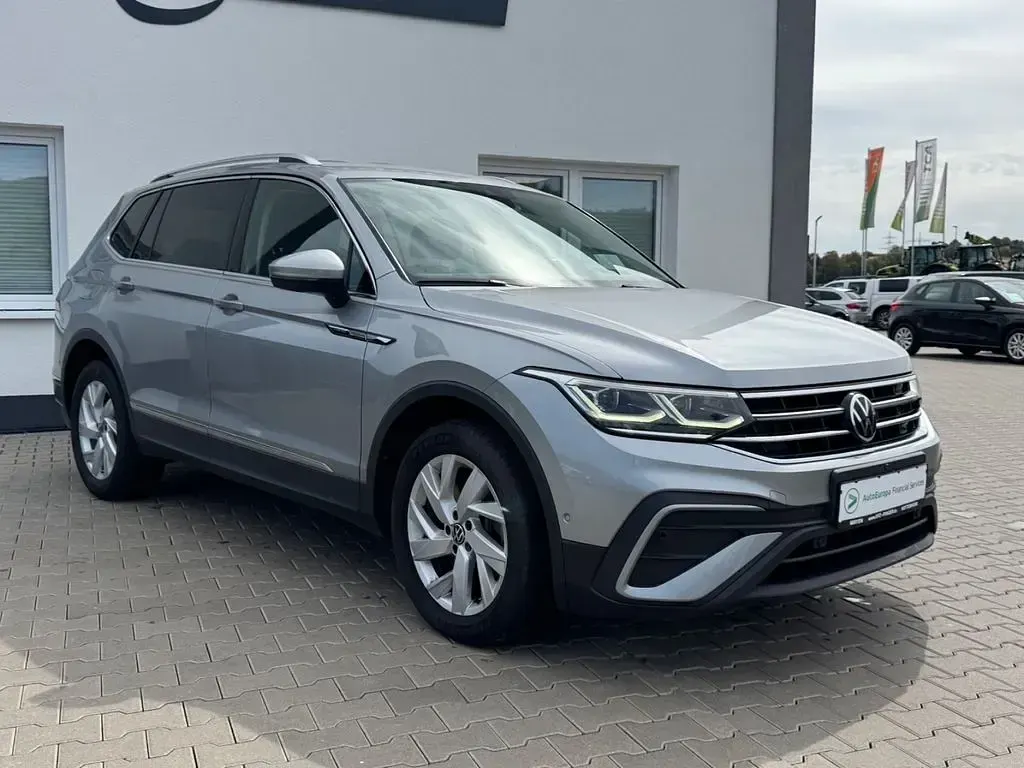 Gebraucht VW Tiguan Allspace Life 200 PS (147 kW) 2023 Silber SUV