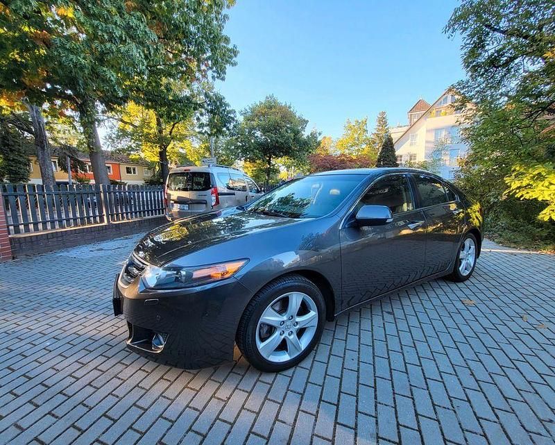 Grau Gebraucht 2010 Honda Accord Executive Limousine | 8.300 € (Guter Preis) - Bild 1/4