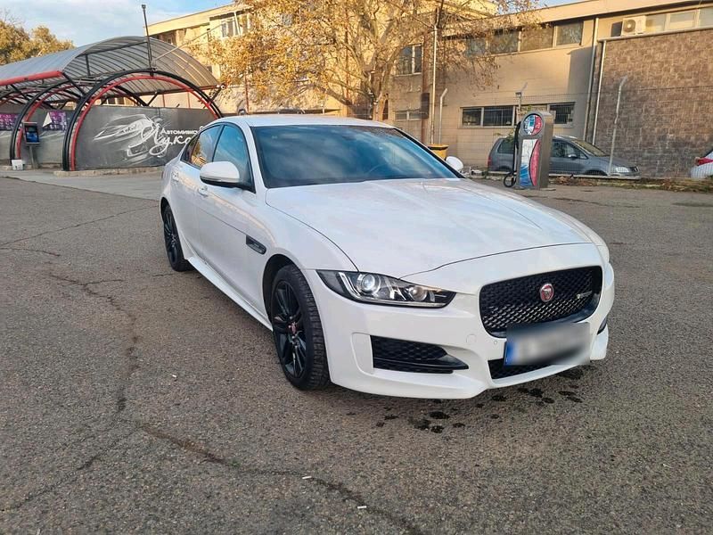 Gebraucht Jaguar XE R 180 PS (132 kW) 2017 Weiß Limousine