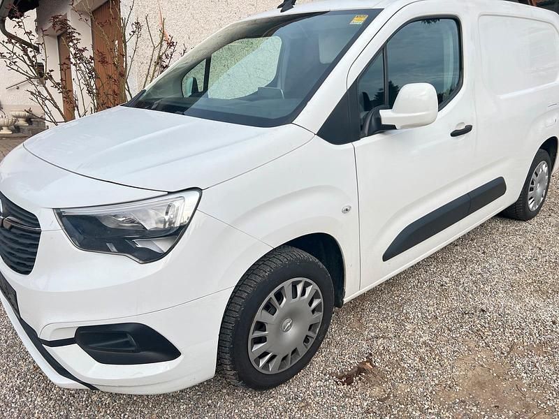 Gebraucht Opel Combo 102 PS (75 kW) 2019 Weiß Van / Kleinbus