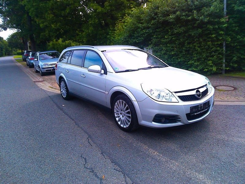 Silber Gebraucht 2007 Opel Vectra Edition+ Kombi | 3.999 € (Etwas zu teuer) - Bild 1/4