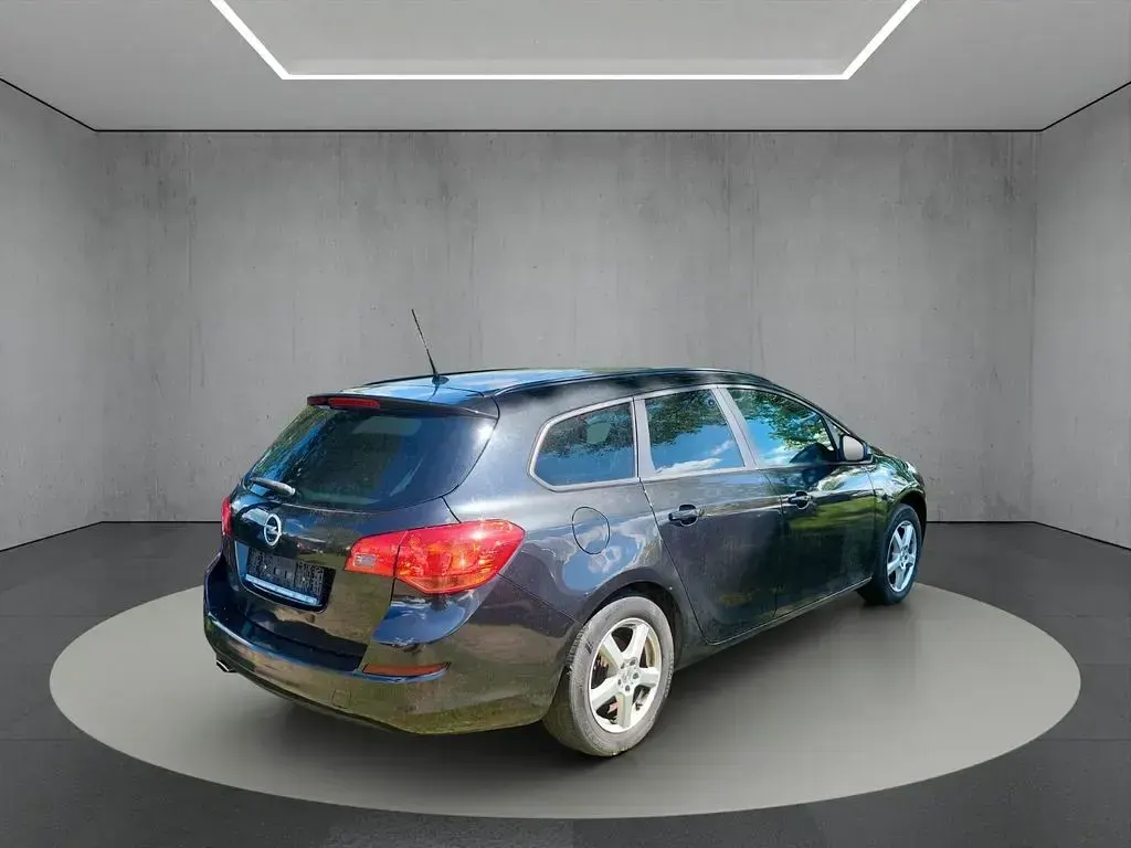Gebraucht Opel Astra 140 PS (102 kW) 2012 Schwarz Kombi
