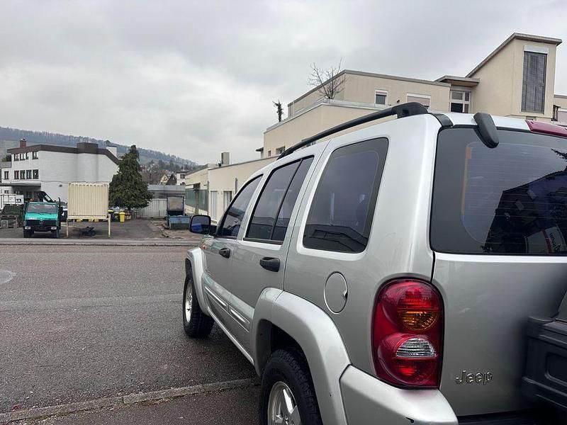 Gebraucht Jeep Cherokee Limited 204 PS (150 kW) 2005 Silber SUV