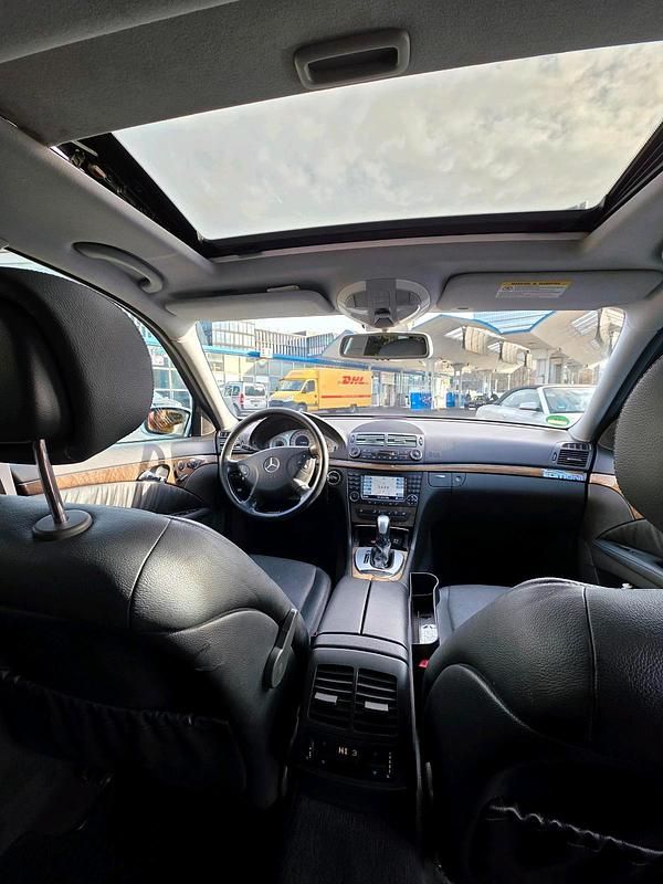 Grau Gebraucht 2006 Mercedes E280 Avantgarde Limousine | 7.200 € (Etwas zu teuer) - Bild 1/4