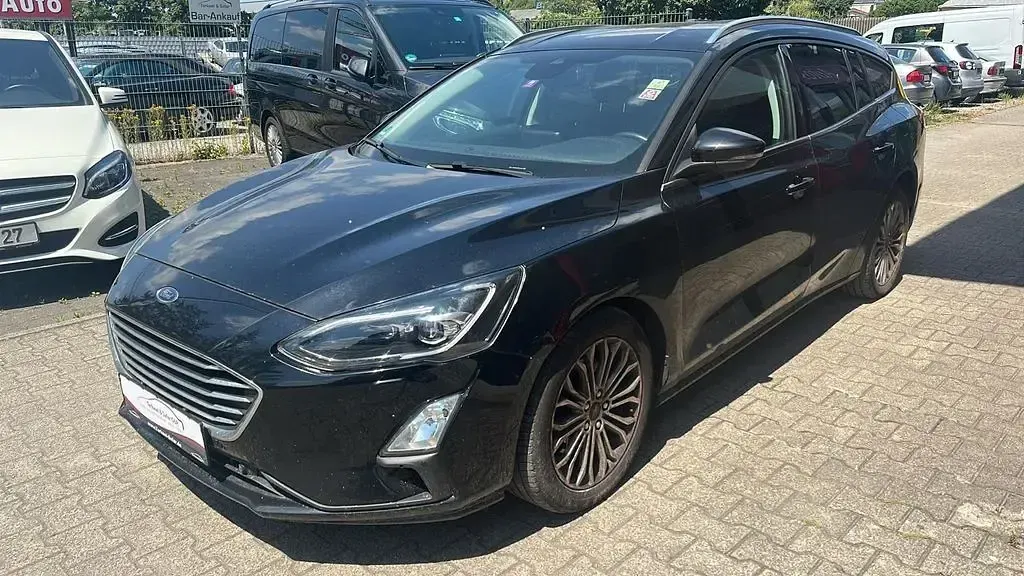 Gebraucht Ford Focus Titanium 120 PS (88 kW) 2019 Schwarz Limousine