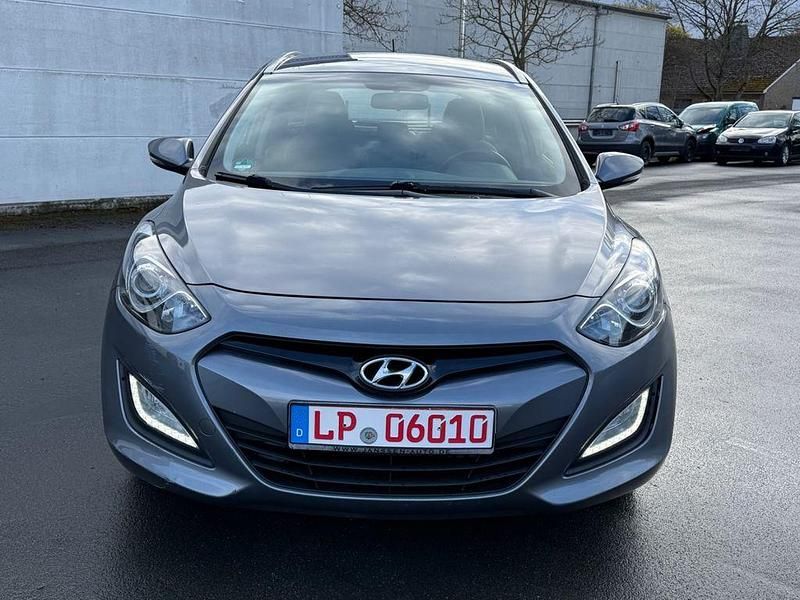 Gebraucht Hyundai i30 Trend 110 PS (80 kW) 2012 Grau Kombi