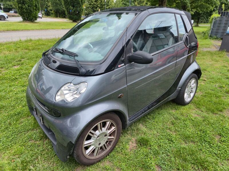 Grau Gebraucht 2003 Smart ForTwo Cabrio Cabrio | 890 € - Bild 1/4