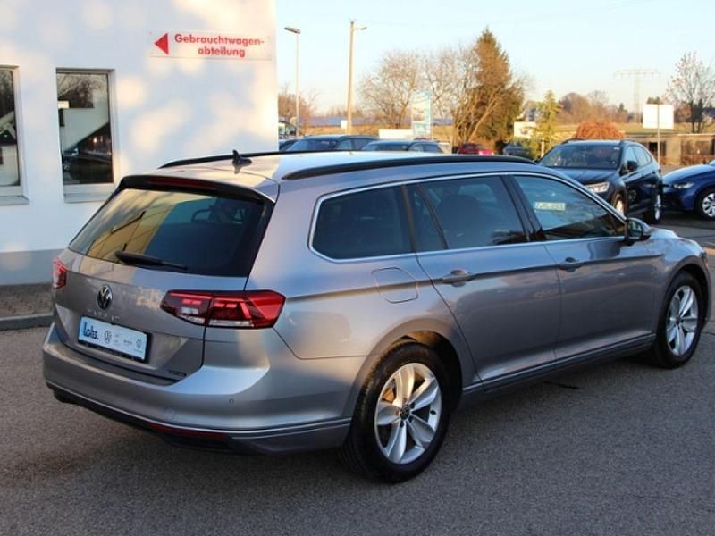 Gebraucht VW Passat Business 200 PS (147 kW) 2022 Pyritsilber metallic (metallic) Kombi