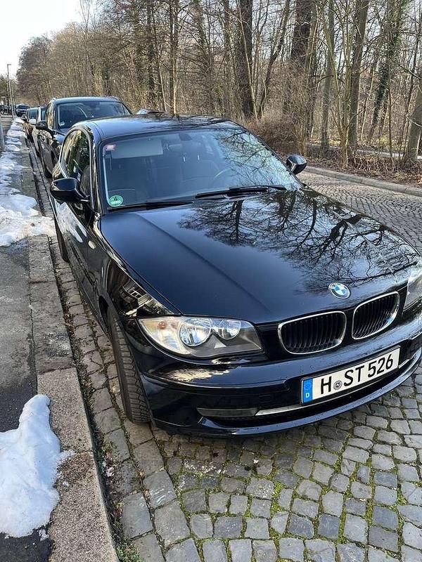 Schwarz Gebraucht 2010 BMW 118 Kleinwagen | 2.450 € (Guter Preis) - Bild 1/4