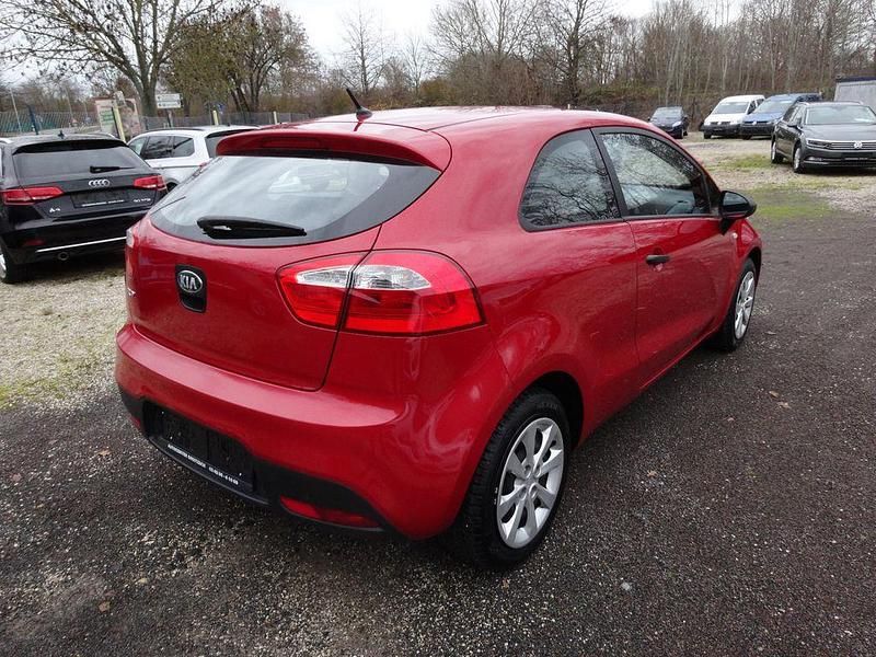 Gebraucht Kia Rio 86 PS (63 kW) 2013 Rot Limousine