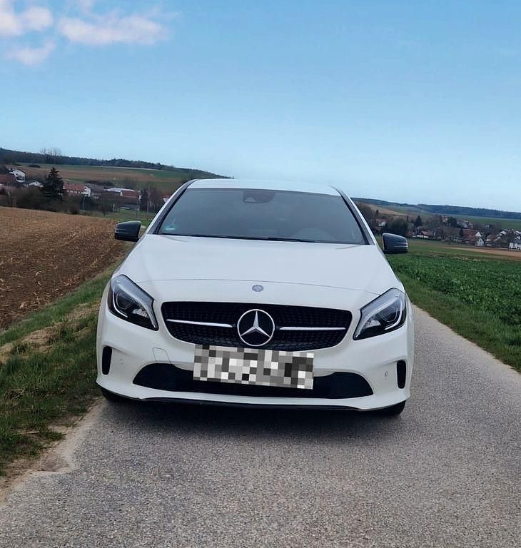 Weiß Gebraucht 2017 Mercedes A200 Edition Limousine | 13.800 € (Fairer Preis) - Bild 1/4