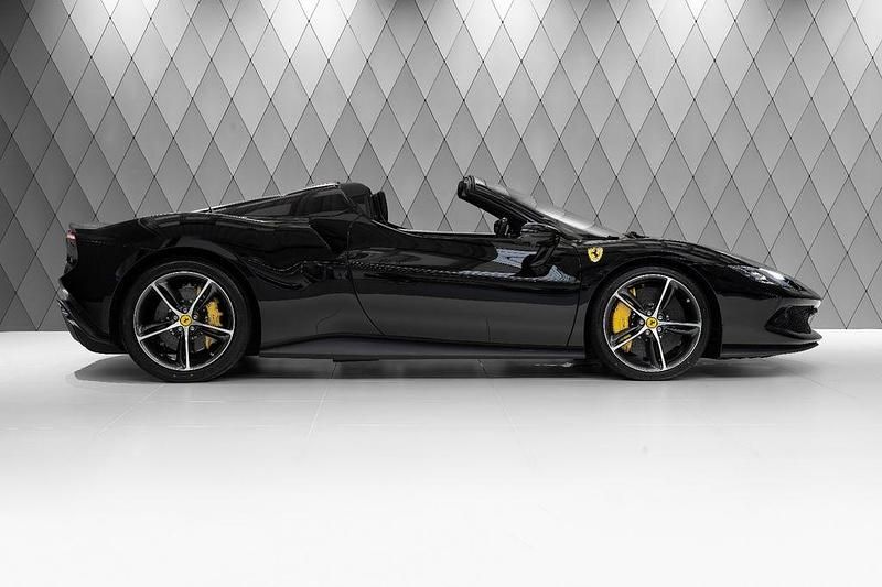 Second-hand Ferrari 296 829 CP (609 kW) 2024 Negru