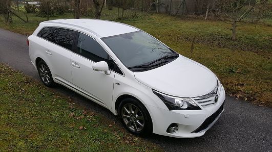 Gebraucht Toyota Avensis Premium 177 PS (130 kW) 2012 Weiß metallic Kombi