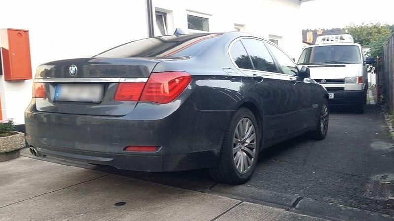Schwarz Gebraucht 2009 BMW 730 Limousine | 12.600 € (Etwas zu teuer) - Bild 1/4