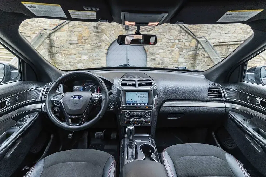 Używany Ford Explorer XLT 299 KM (219 kW) 2018 Czarny SUV