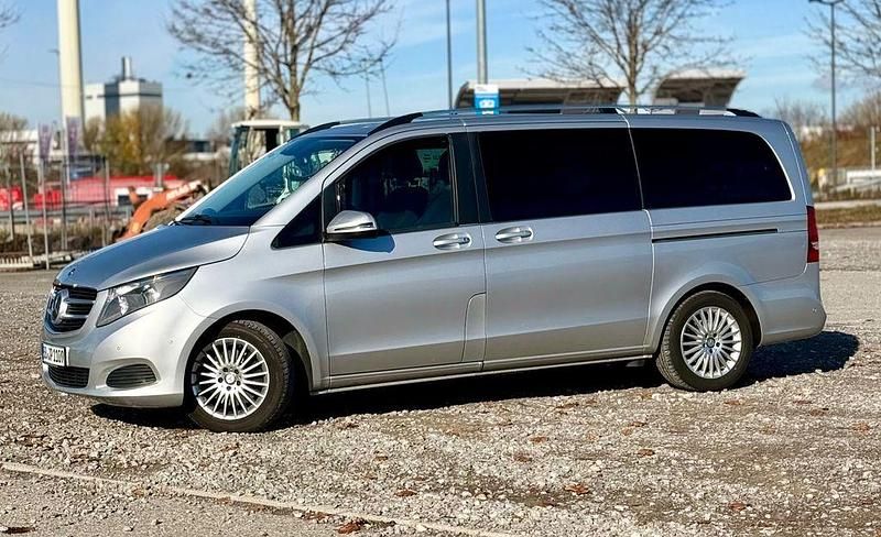 Silber Gebraucht 2017 Mercedes V220 Edition Van / Kleinbus | 30.750 € (Guter Preis) - Bild 1/4