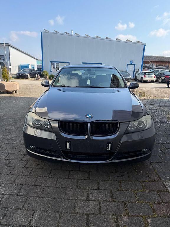Gebraucht BMW 318 Sport Line 143 PS (105 kW) 2006 Grau Limousine