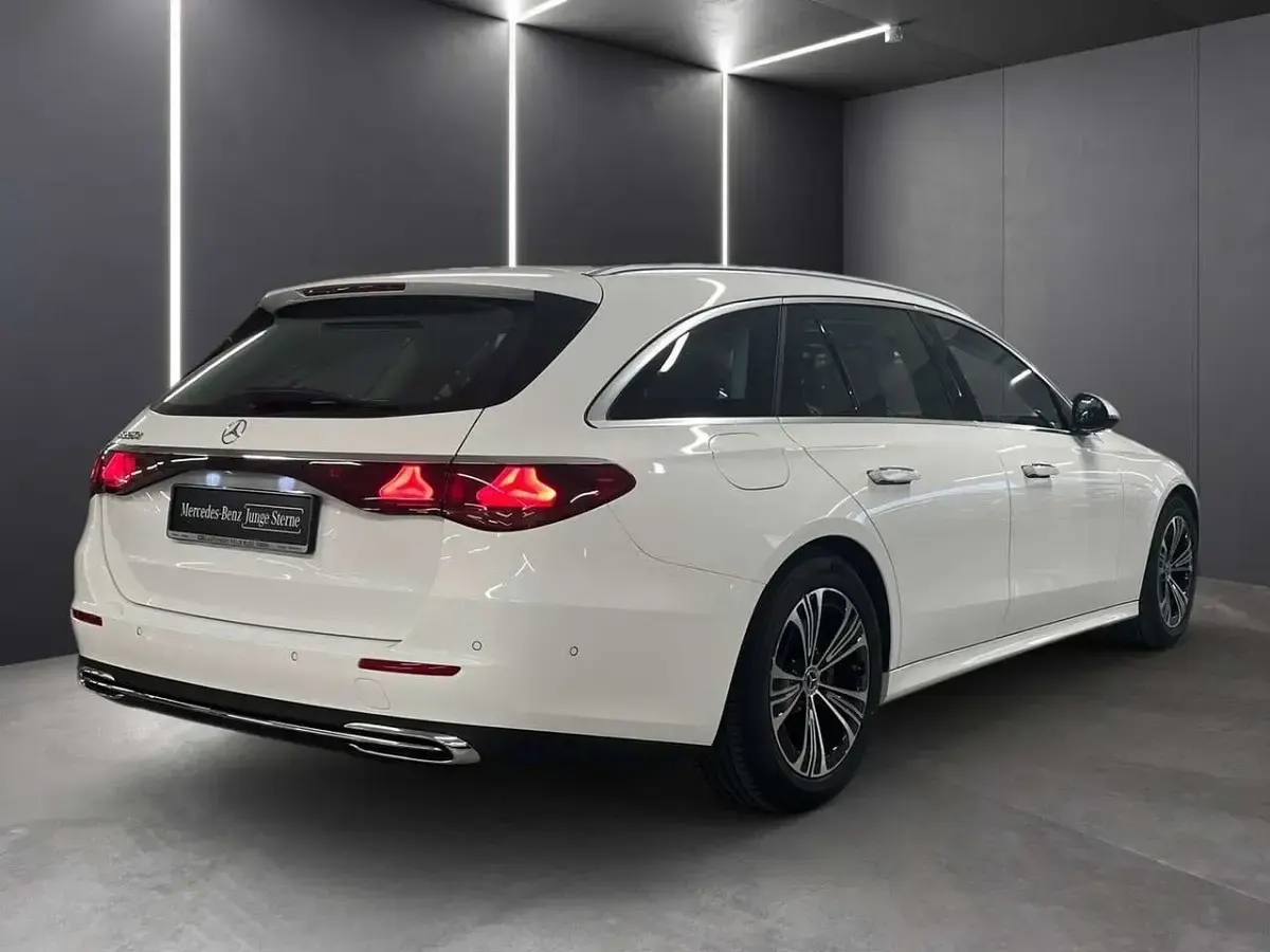 Gebraucht Mercedes E220 Avantgarde 197 PS (144 kW) 2025 Weiß Limousine