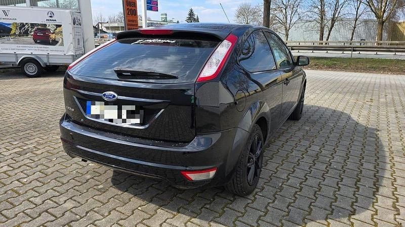 Gebraucht Ford Focus 101 PS (74 kW) 2010 Schwarz Limousine