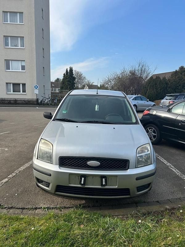 Grau Gebraucht 2004 Ford Fusion Kleinwagen | 1.399 € (Superpreis) - Bild 1/4