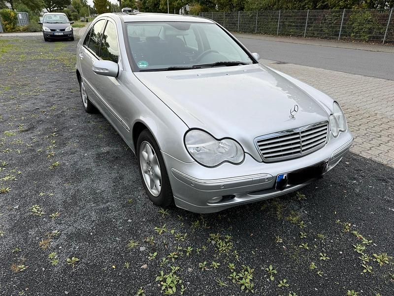 Silber Gebraucht 2003 Mercedes C180 Limousine | 4.299 € (Fairer Preis) - Bild 1/4