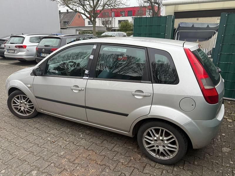 Gebraucht Ford Fiesta 60 PS (44 kW) 2005 Grau Kleinwagen