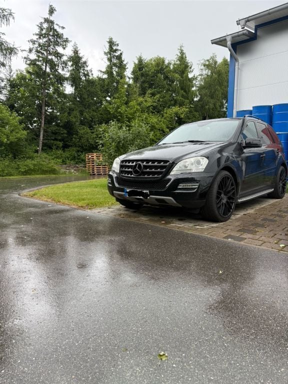 Schwarz Gebraucht 2011 Mercedes ML350 SUV | 8.500 € (Superpreis) - Bild 1/4