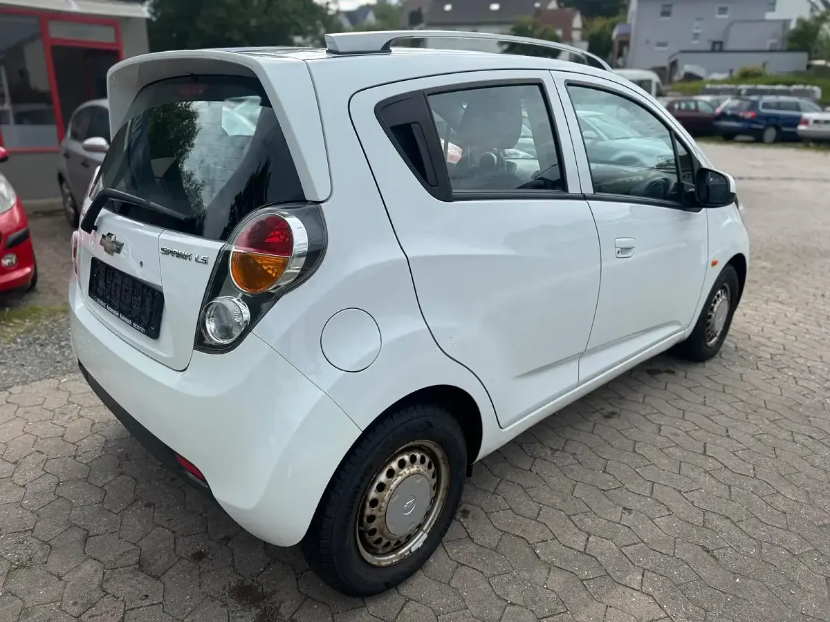 Gebraucht Chevrolet Spark LS 82 PS (60 kW) 2010 Weiß Kleinwagen