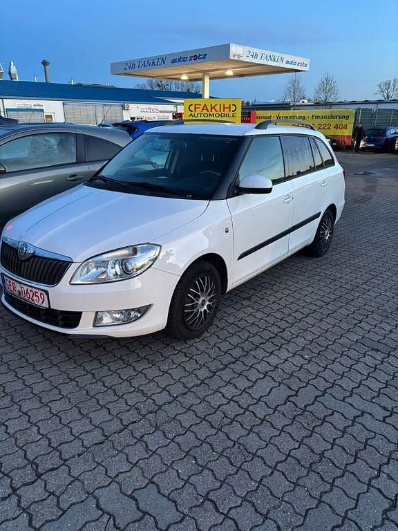 Gebraucht Skoda Fabia Elegance 105 PS (77 kW) 2011 Weiß Kombi